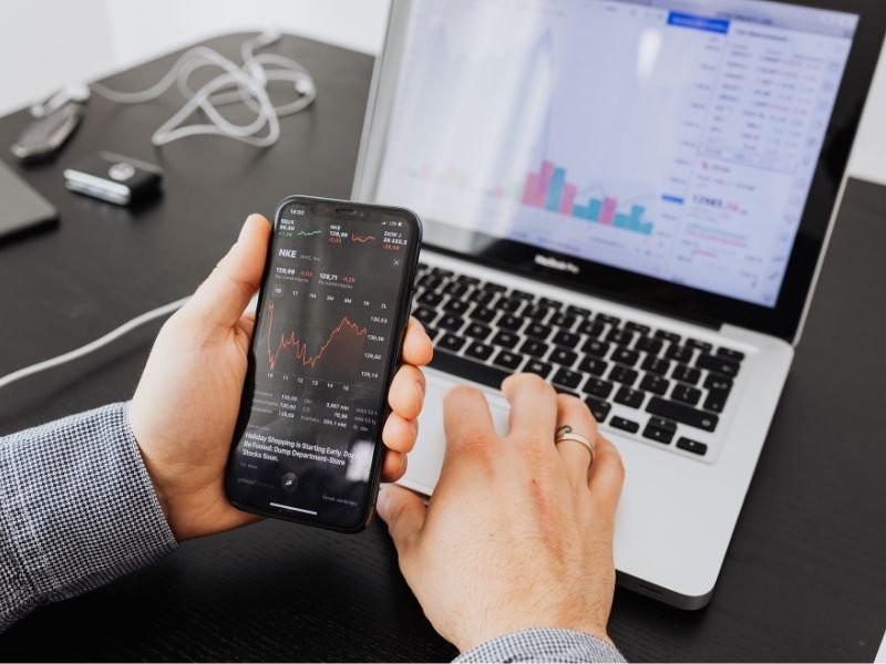 How to Build a High-Converting Strategy Using Social Media Marketing and SEO